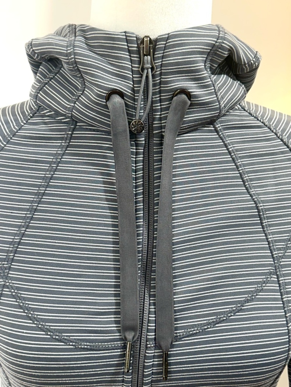 NWOT Athleta Stripped Performance Full Zip Hoodie Women’s Small Gray and White - Picture 4 of 10